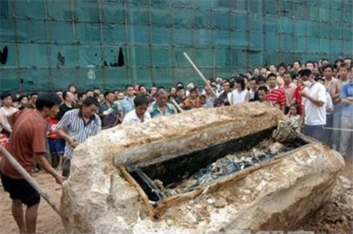 2005年四川南充僵尸事件，揭秘南充文物局領(lǐng)導(dǎo)燒尸體真相