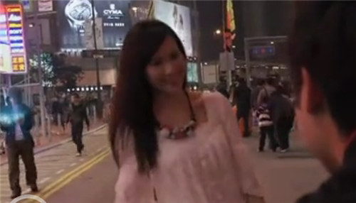 視頻拍到香港驚現(xiàn)藍(lán)光人，在十字路口瞬移救人，獨家真相揭秘