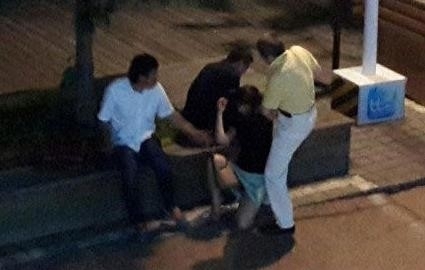 青島女子醉酒遭性侵 疑被路人當(dāng)街輪流猥褻圖片視頻曝光