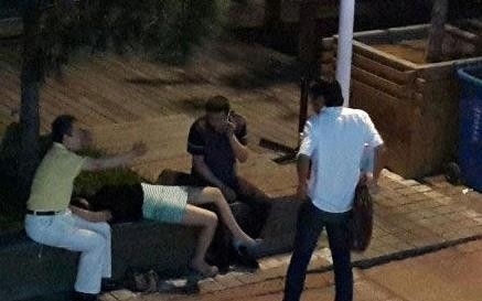 青島女子醉酒遭性侵 疑被路人當(dāng)街輪流猥褻圖片視頻曝光