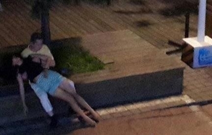 青島女子醉酒遭性侵 疑被路人當(dāng)街輪流猥褻圖片視頻曝光