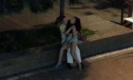 青島女子醉酒遭性侵 疑被路人當(dāng)街輪流猥褻圖片視頻曝光