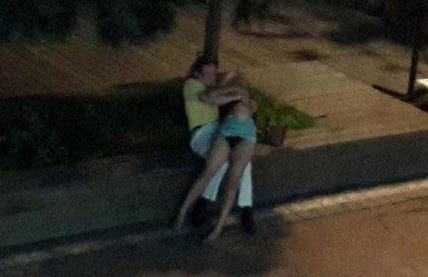 青島女子醉酒遭性侵 疑被路人當(dāng)街輪流猥褻圖片視頻曝光
