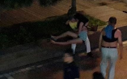 青島女子醉酒遭性侵 疑被路人當(dāng)街輪流猥褻圖片視頻曝光