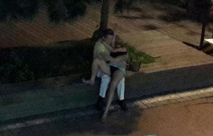 青島女子醉酒遭性侵 疑被路人當(dāng)街輪流猥褻圖片視頻曝光