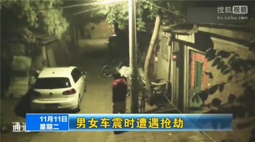 視頻：男女車震時遭遇搶劫，結(jié)果女子被劫匪給車震了